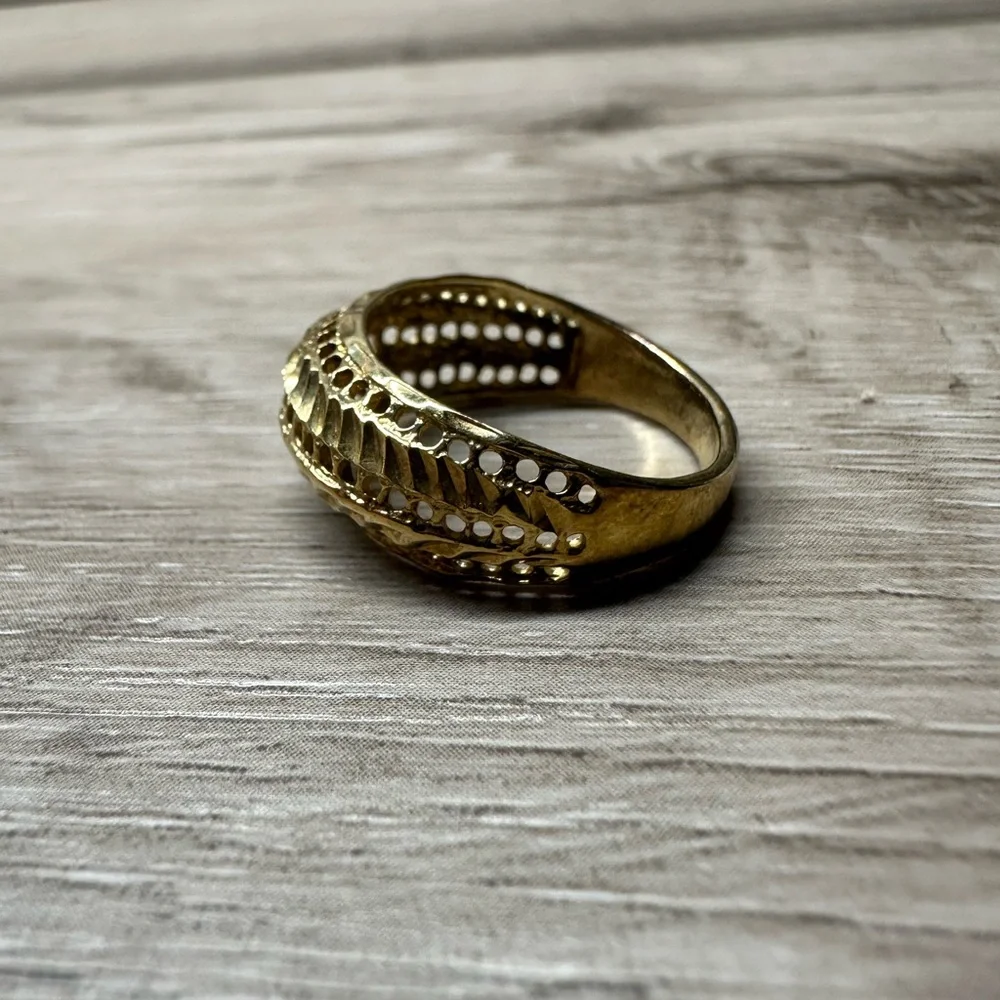 Detailed‎ Gold-Tone Unisex Size 10 Ring